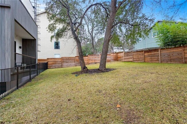 Building Photo - 2804 S 1st St