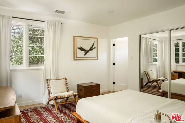 Building Photo - 2410 Nichols Canyon Rd