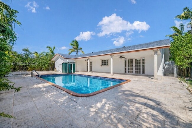 Building Photo - 10620 SW 146th Ct