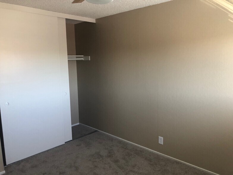 Closet - 3456 Redwood Ct
