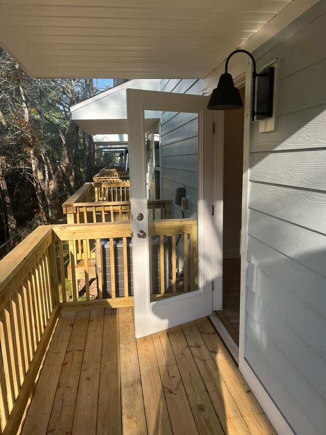 Building Photo - 1020 McLaren Cir
