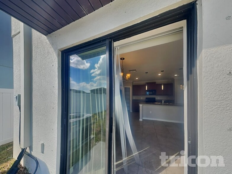 Building Photo - 14812 Crescent Rock Dr