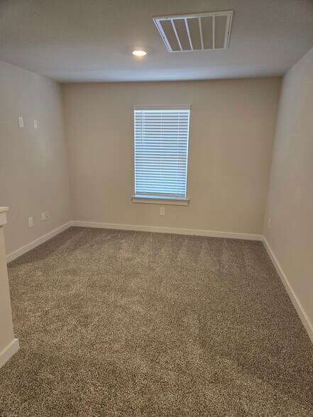 1 of 2 guest bedrooms on 2nd floor - 3901 Northbrook Dr