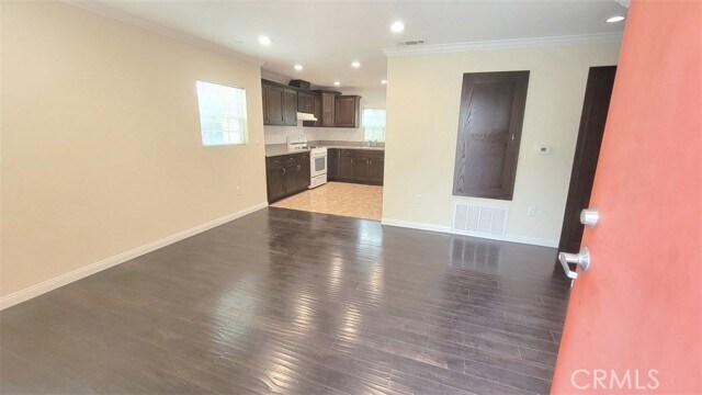 Building Photo - 8754 Reading Ave