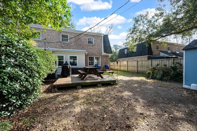 Building Photo - 537 Braxton Ave