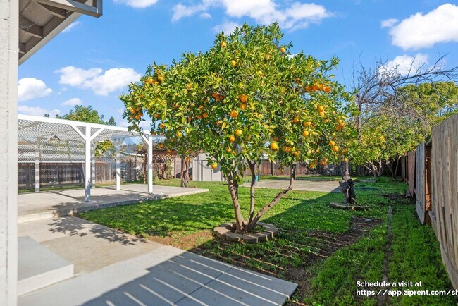 Building Photo - 8370 Parish Way