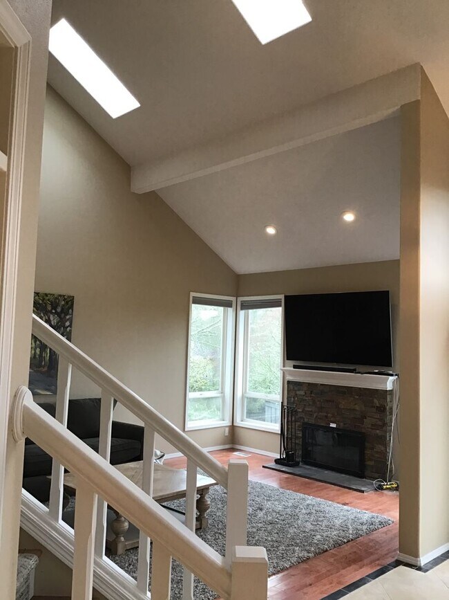 Building Photo - For Rent - Exceptional Murrayhill Location...