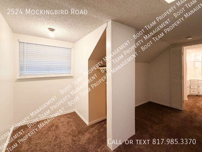 Building Photo - 2524 Mockingbird Rd