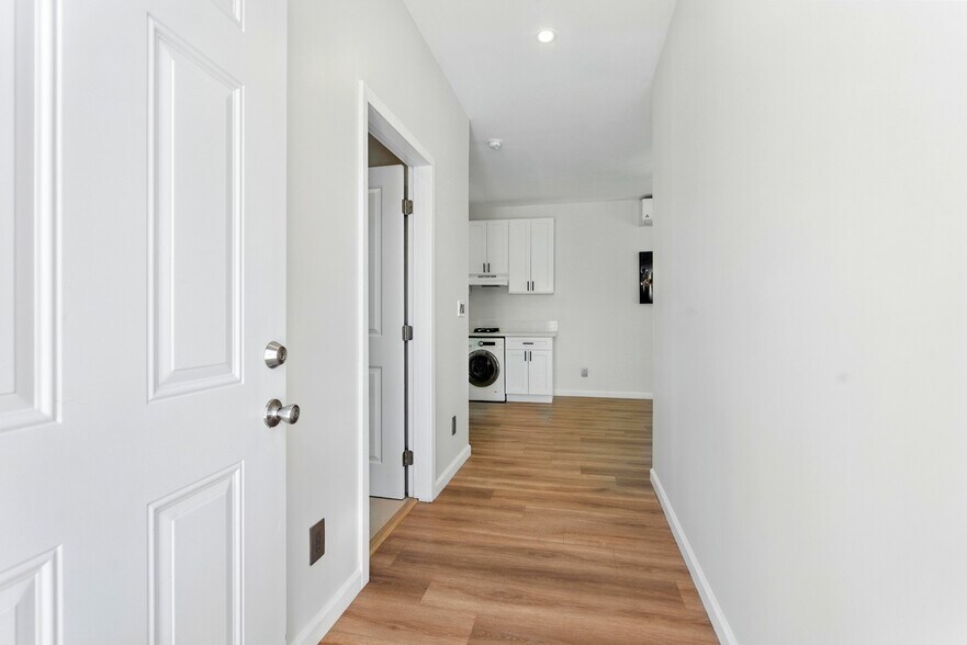 Building Photo - 13700 Branford St