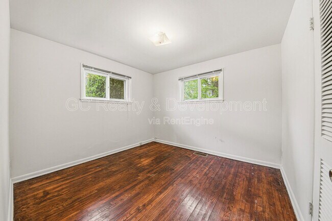 Building Photo - 907- 913 3rd Street