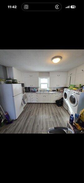 Building Photo - 149 E 1st St