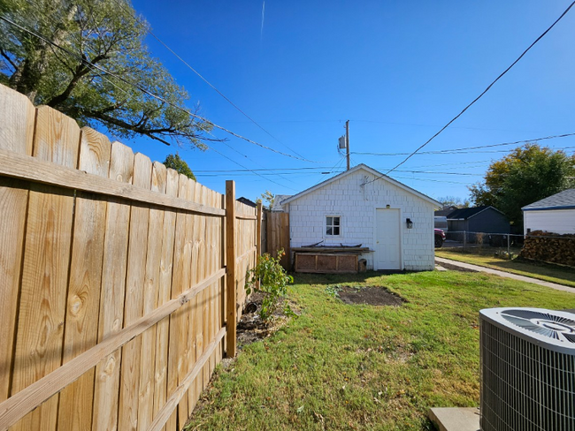 Building Photo - 1106 N Tenth St