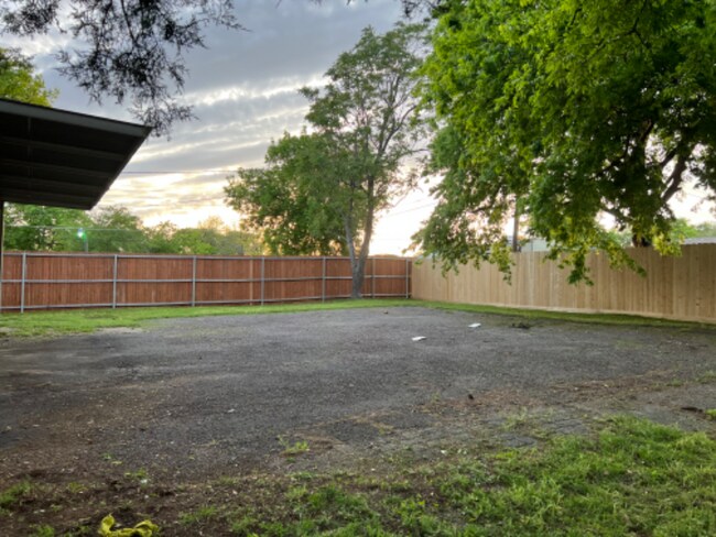Building Photo - 2209 Mouser Ln