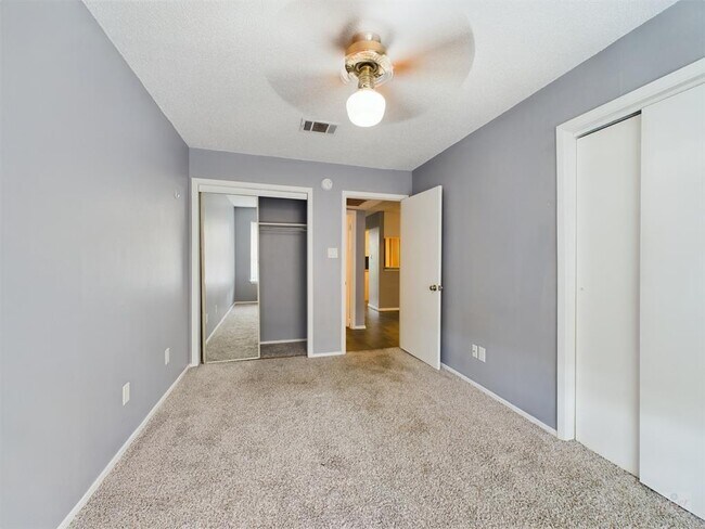 Building Photo - 806 W 24th St