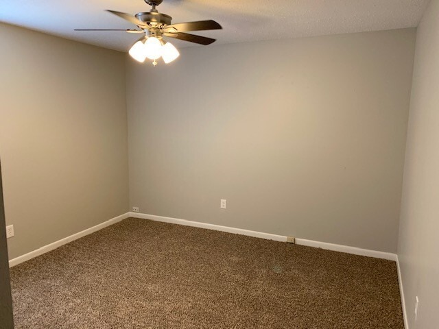 Building Photo - 303 Carriage Square Dr