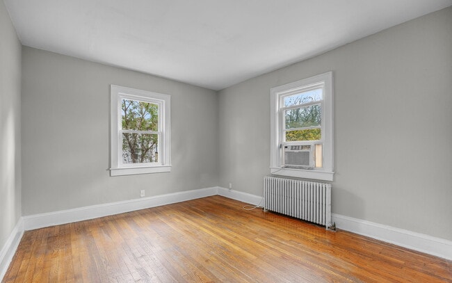 Building Photo - 819 W 51st St