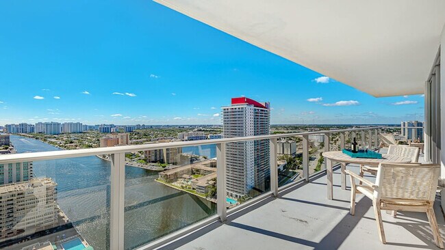 Building Photo - 4010 S Ocean Dr