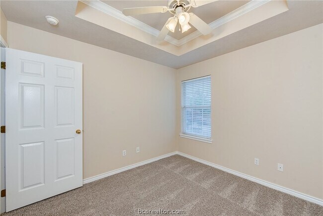 Building Photo - 906 Gardenia St