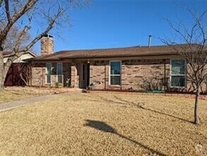 Building Photo - 2025 Gardanne Ln