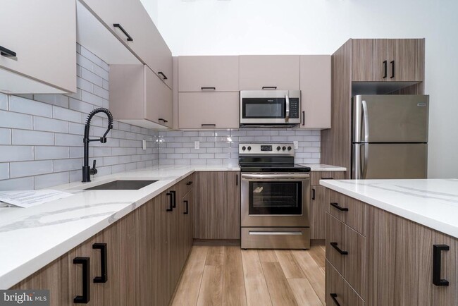 Building Photo - 2700 E Auburn St