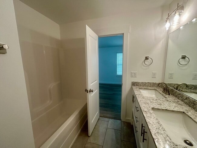Building Photo - Great floorplan on a corner lot!