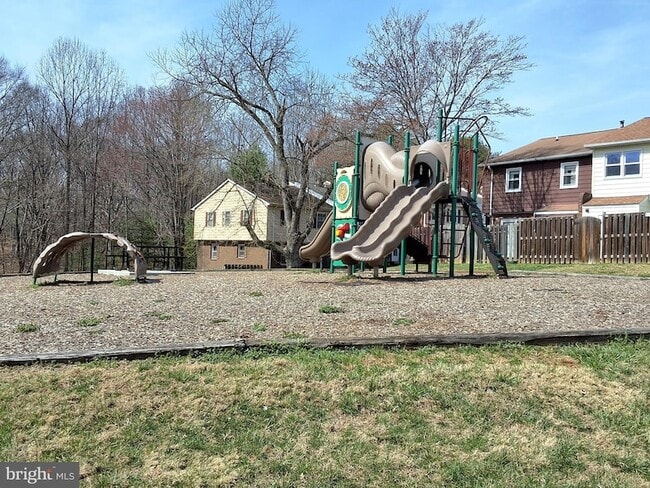 Building Photo - 14874 Emberdale Dr