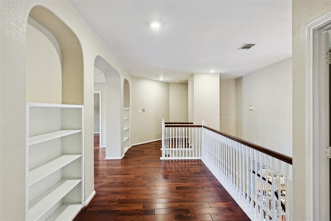 Building Photo - 1423 Meadow Lakes Dr