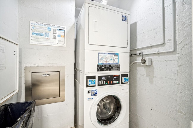 Building Photo - 1000 River Reach Dr