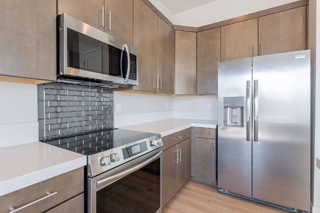 Building Photo - 6041 E Valley Way