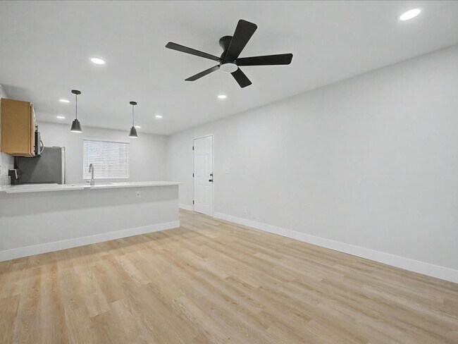 Building Photo - Beautiful & Spacious Home with Modern Upgrades & Community Amenities