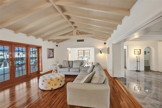 Building Photo - 609 Isle of Palms Dr
