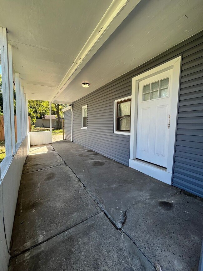 Building Photo - Cudell/West Blvd neighborhood; 4 bedroom/1 bath single family house for rent!