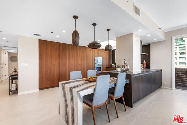 Building Photo - 10550 Wilshire Blvd