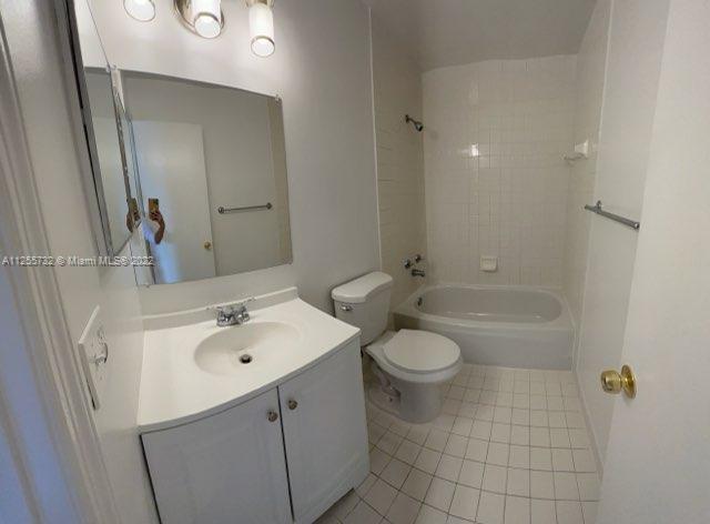 Building Photo - 6225 SW Kendale Lakes Cir