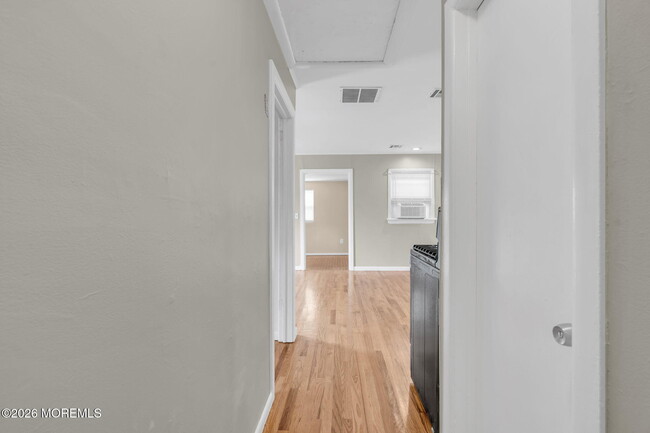 Building Photo - 1218 Lister St