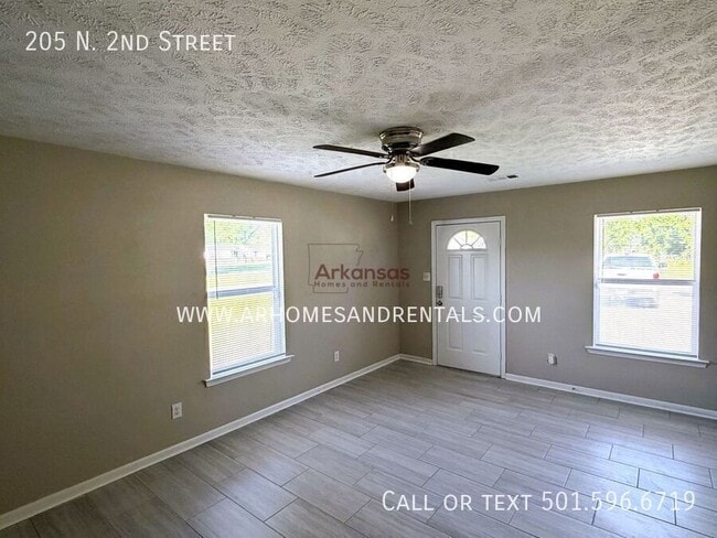 Building Photo - 205 N 2nd St