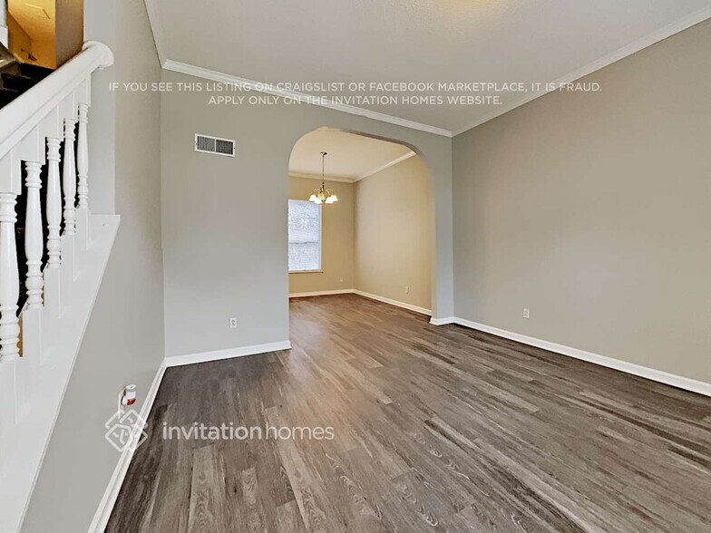 Building Photo - 3939 Armitage Dr