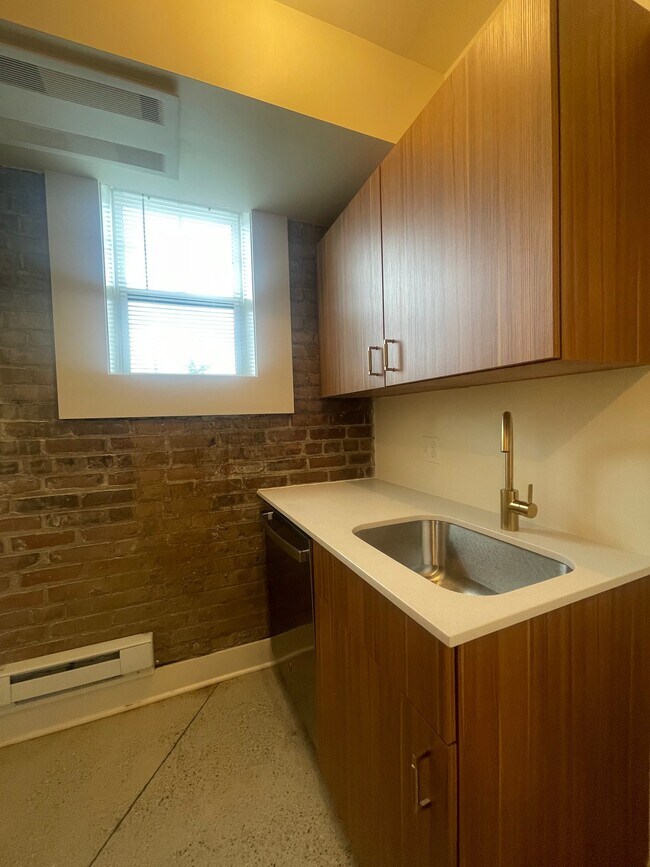 Building Photo - 6465 Sterling St
