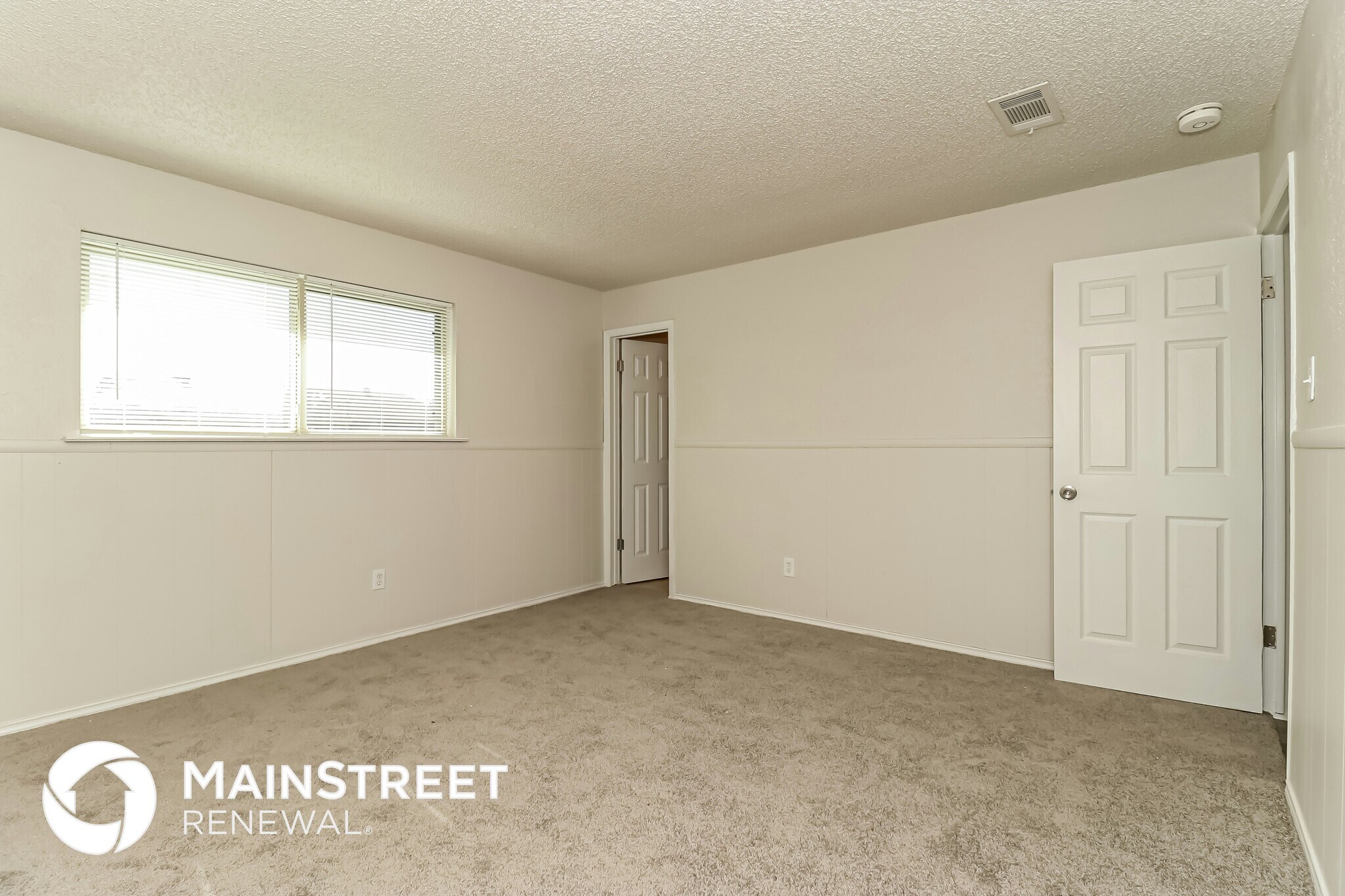 Building Photo - 3904 Royal Crest Dr