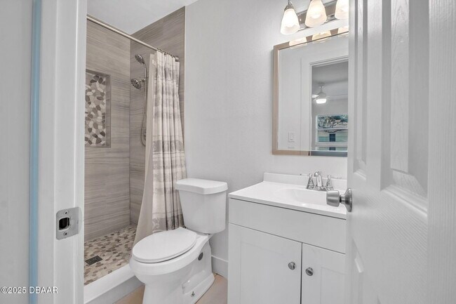 Building Photo - 450 Lambert Ave