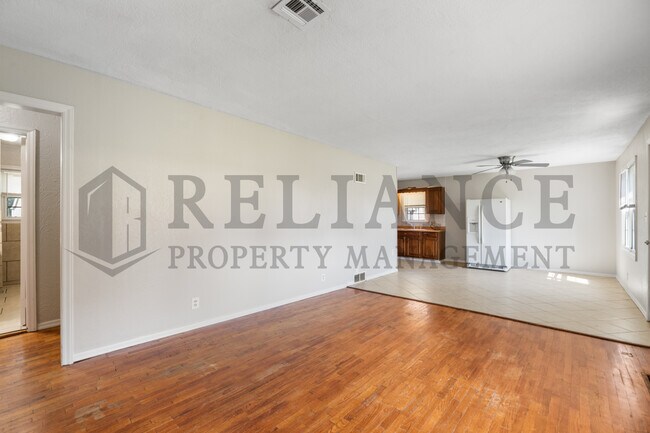 Building Photo - 902 W Wallingford St