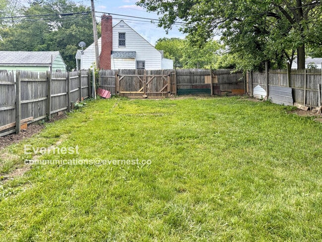 Building Photo - 471 Whitethorne Ave