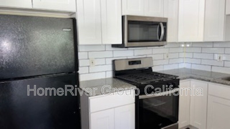 Building Photo - 683 El Camino Ave