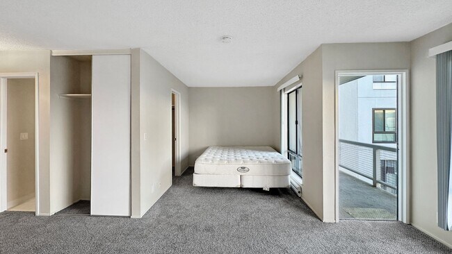 Building Photo - Water View Studio at Watergate