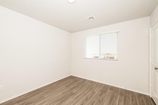 Building Photo - 1810 Dogwood Dr