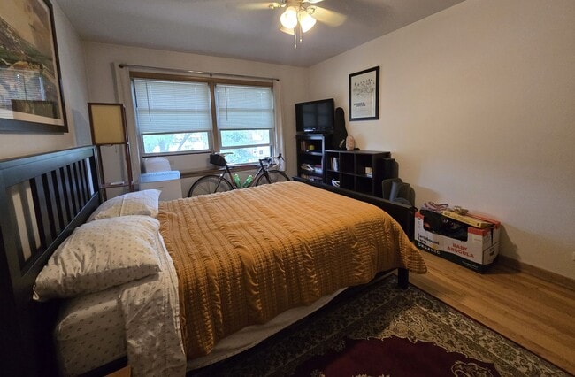 Building Photo - 4112 N Kedvale Ave