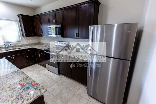 Building Photo - 43620 W Mescal Dr