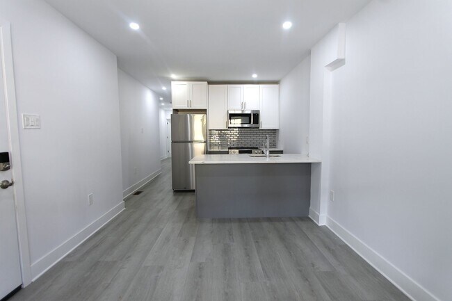 Building Photo - 103 E Coulter St