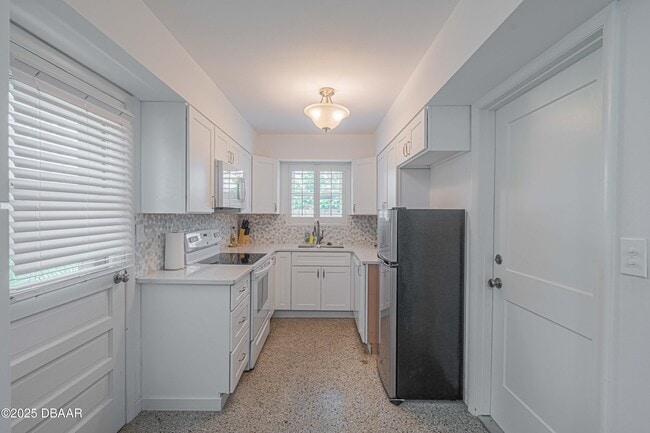 Building Photo - 3948 Cardinal Blvd