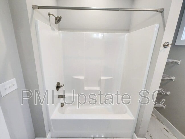 Building Photo - 6 Dean St